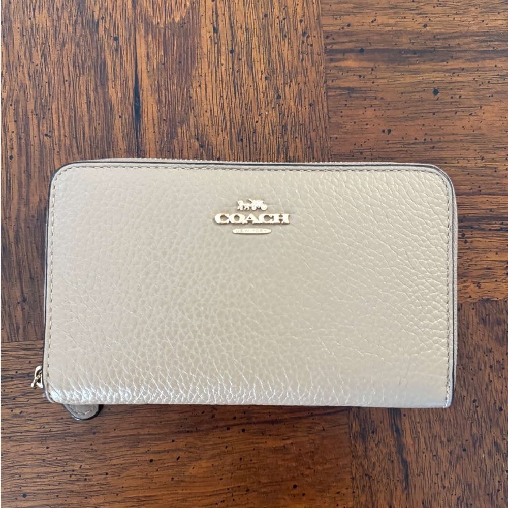 COACH - Beige Leather Zip Wallet - Picture 2 of 3